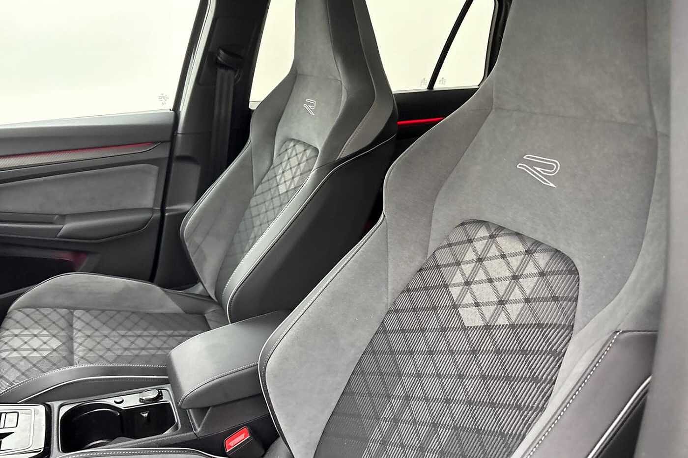 Volkswagen Golf MK8 2.0 TDI R-Line (150ps) DSG Estate
