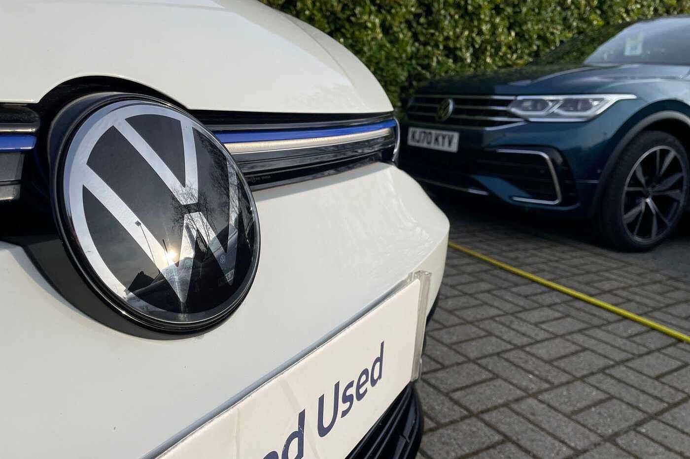 Volkswagen Golf R MK8 2.0 TSI 4Motion 320PS DSG 5 Dr